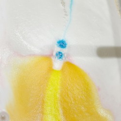 Bombe de bain 135 gr - Fusée effet arc en ciel - Senteur Monoï